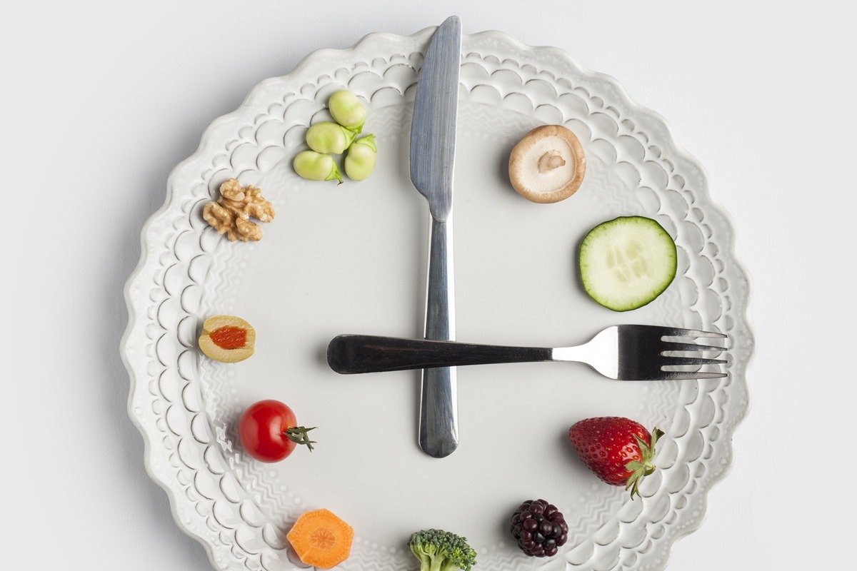 É possível ficar sem comer por 10 dias? Quais seriam os efeitos