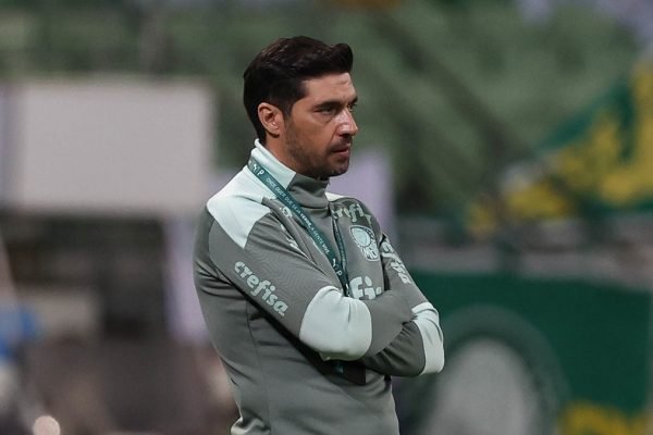 Técnico Abel Ferreira é duramente criticado por jornalista esportivo