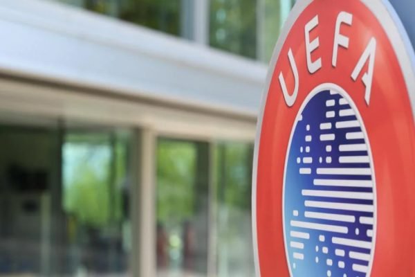 UEFA exclui Spartak Moscou da Liga Europa e clube russo se