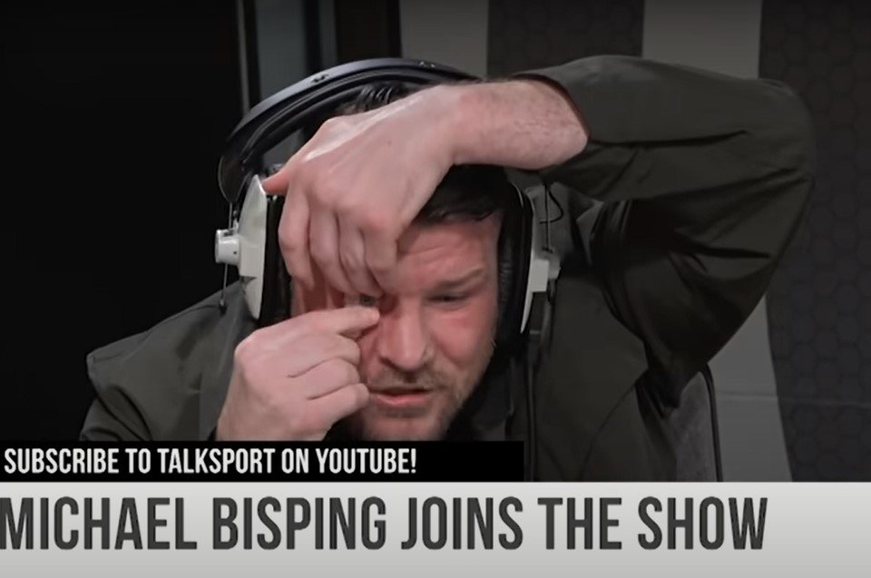Michael Bisping, ex-campeão do UFC, retira olho em programa de rádio