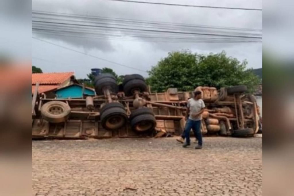 acidente com caminhão desgovernado em pirenópolis, goiás