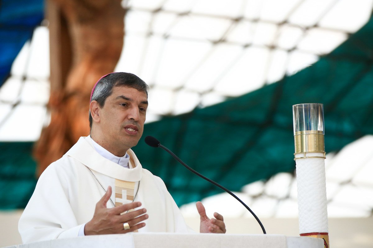 Dom Marcony Vinicius na durante missa na catedral