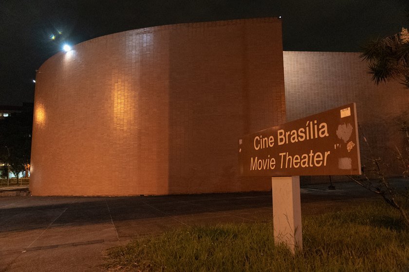 Letícia Gonzaga celebra o lançamento da coleção Simple no Cine Brasília
