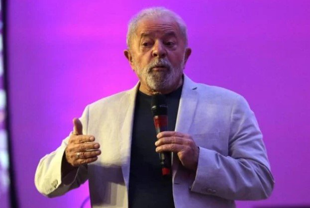 Luiz Inácio Lula da Silva, 35º presidente do Brasil. Ele tem cabelos brancos e barba branca - Metrópoles