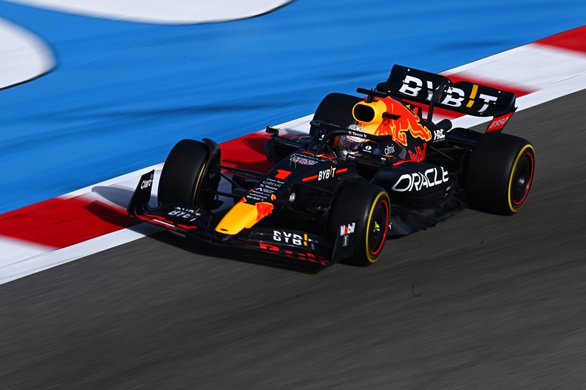 F1 2022: VERSTAPPEN lidera no Bahrein, com FERRARI na COLA