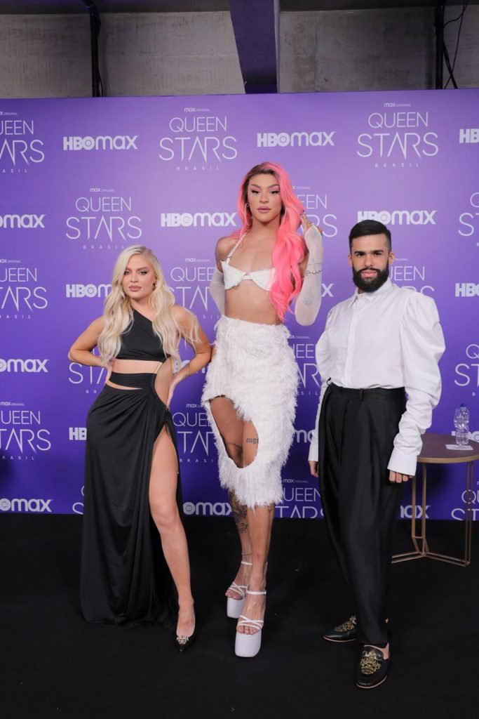 Pabllo Vittar, Luisa Sonza e Diego Timbó posam para fotos na coletiva de imprensa do reality