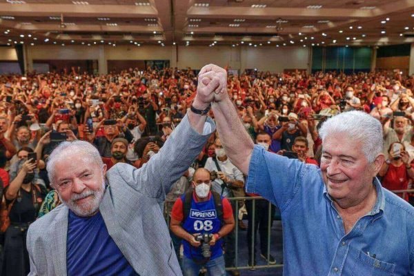 Lula ao lado de Roberto Requião