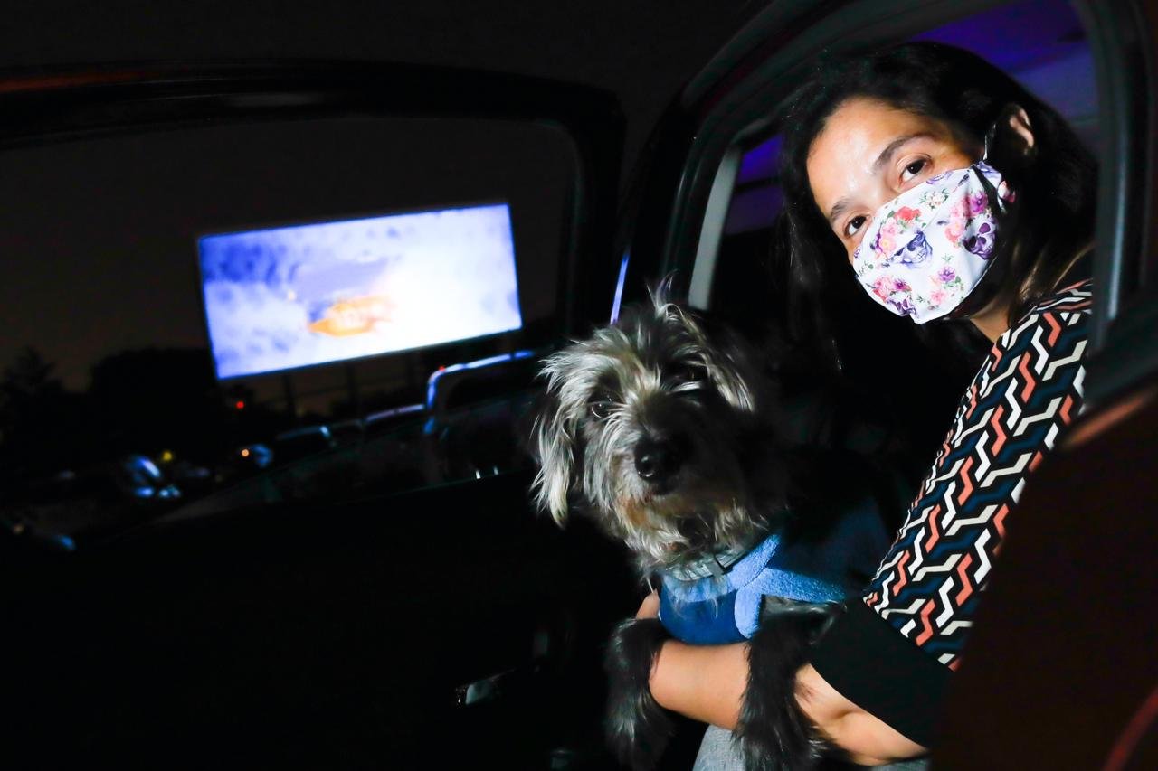 família no Cine drive in durante periodo de quarentena e corona vírus