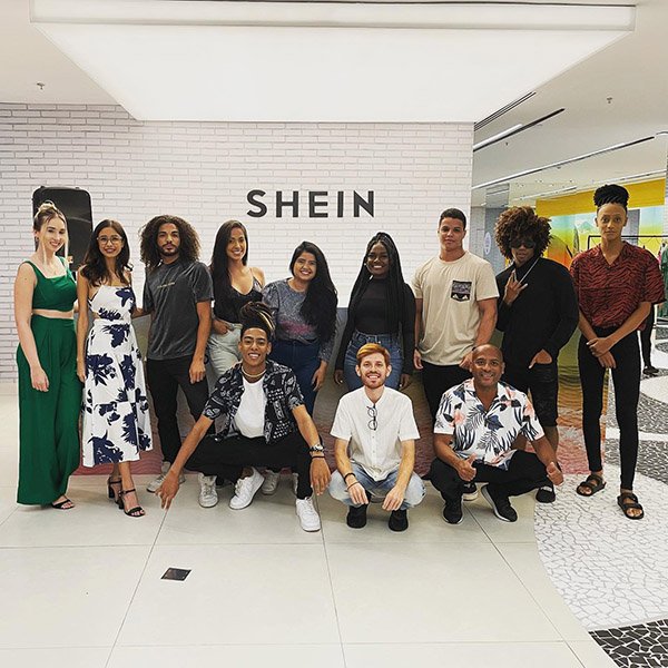 Equipe de vendedoras da loja da marca chinesa de roupas Shein no Brasil, no Rio de Janeiro. 