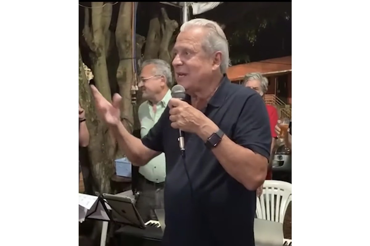 José Dirceu discursa em seu aniversário de 76 anos, em Brasília