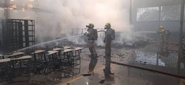 Foto mostra incêndio