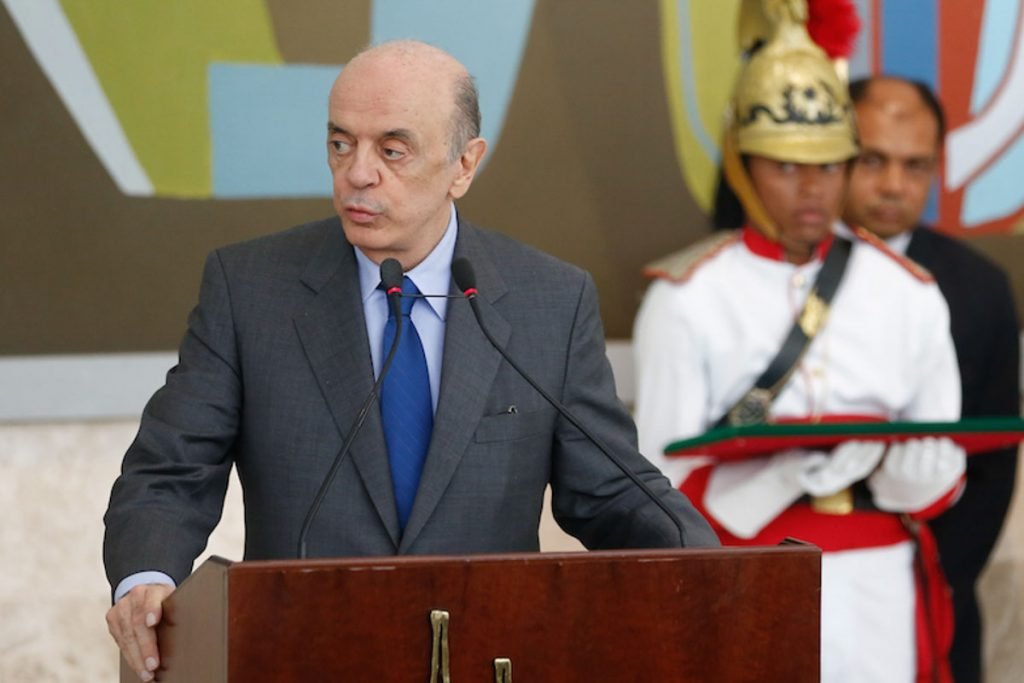 policia pf faz busca na gabinete do senador jose serra