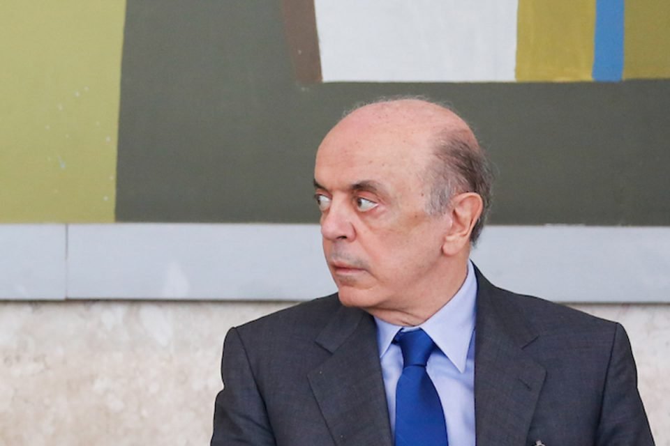 policia pf faz busca na gabinete do senador jose serra