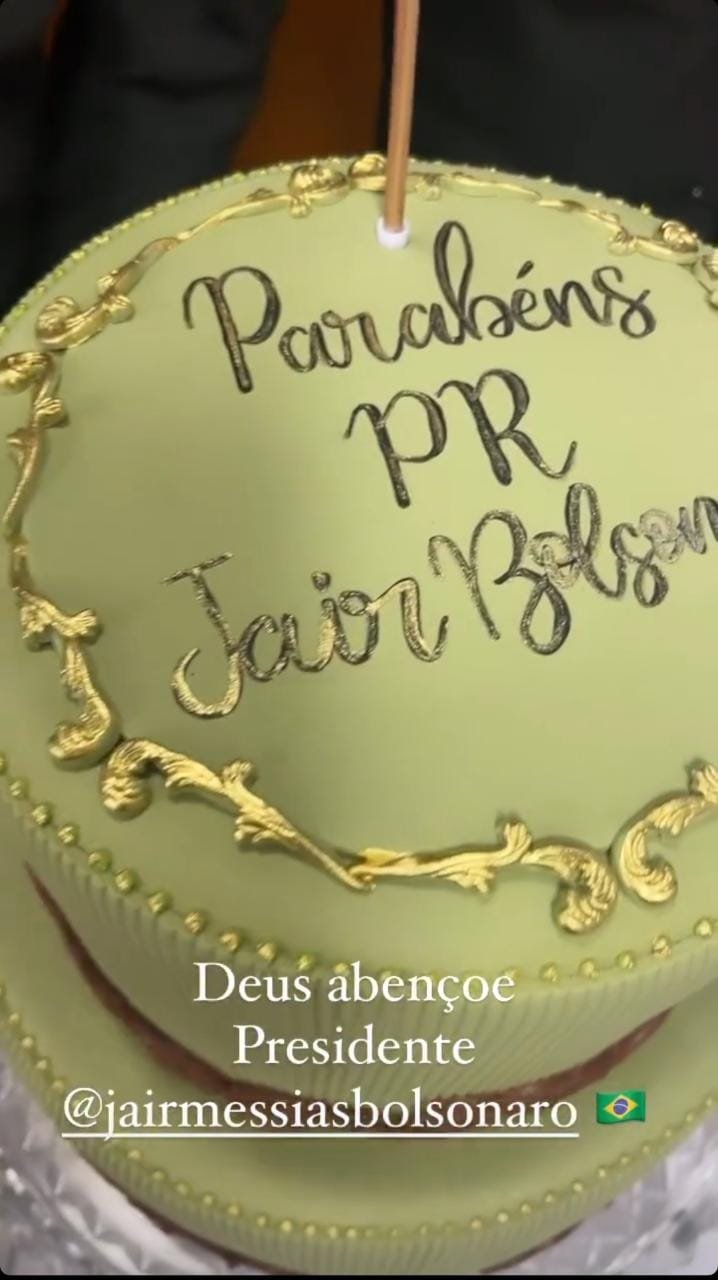 Bolsonaro tem festinha de aniversário no Palácio com familiares