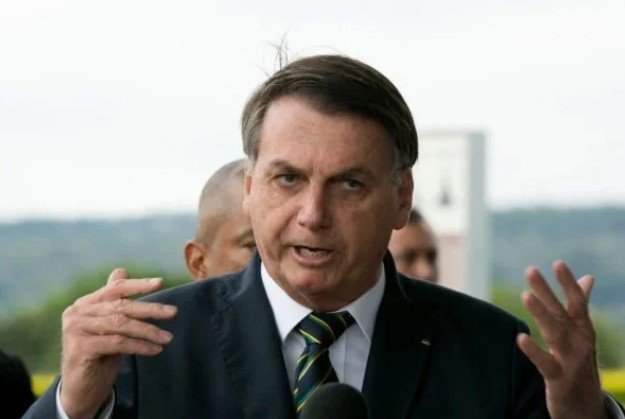 Jair Bolsonaro, atual presidente do Brasil para o mandato de 2018 a 2022. Tem cabelo curto e preto e usa terno e gravata – Metrópoles