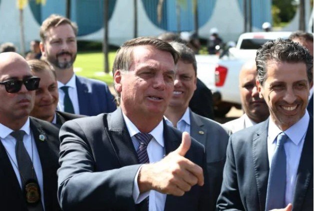 Jair Bolsonaro, atual presidente do Brasil para o mandato de 2018 a 2022. Tem cabelo curto e preto e usa terno e gravata – Metrópoles