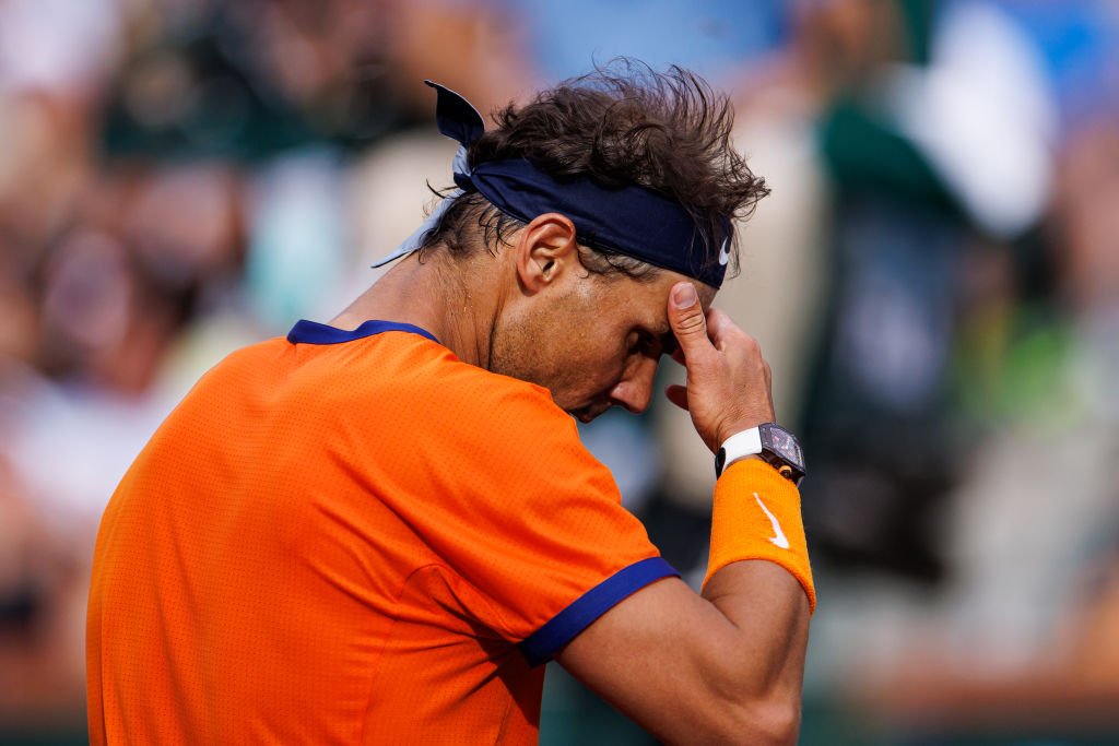 Rafael Nadal, tenista espanhol lamentando ponto perdido contra Alcaraz, nas semifinais do indian Wells