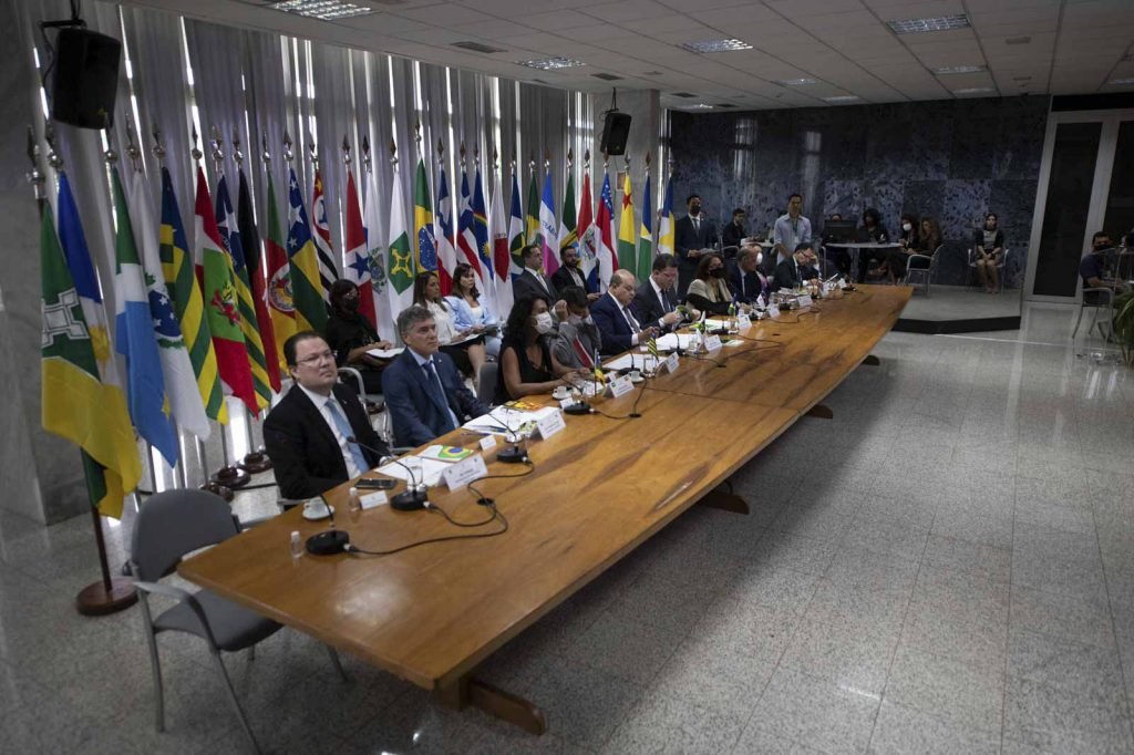 Governadores sentados lado a lado em Salão Nobre no Palácio do Buriti para o X Fórum Nacional de Governadores - Metrópoles