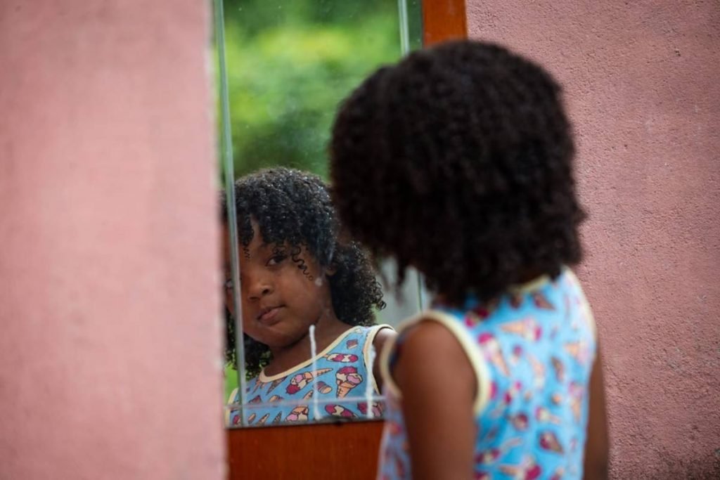 Lorena Fialho, de apenas 5 anos, do Rio de Janeiro, teve problema nos olhos após contato com pomada modeladora para cabelo
