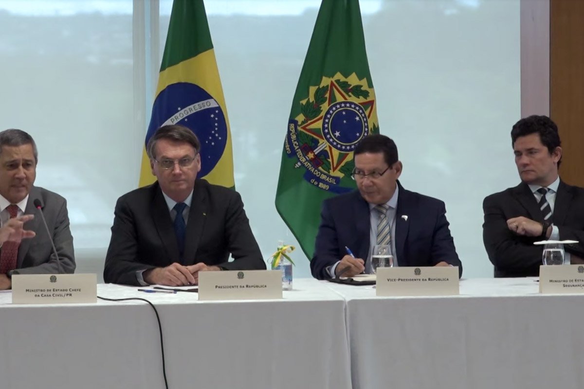 reprodução videos do presidente bolsonaro e ministros do STF divulgados