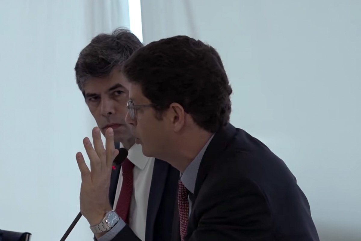 reprodução videos do presidente bolsonaro e ministros do STF divulgados