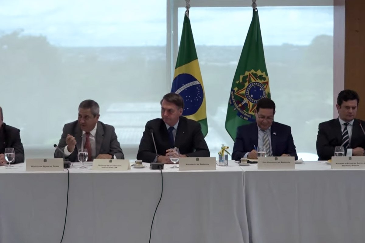 reprodução videos do presidente bolsonaro e ministros do STF divulgados