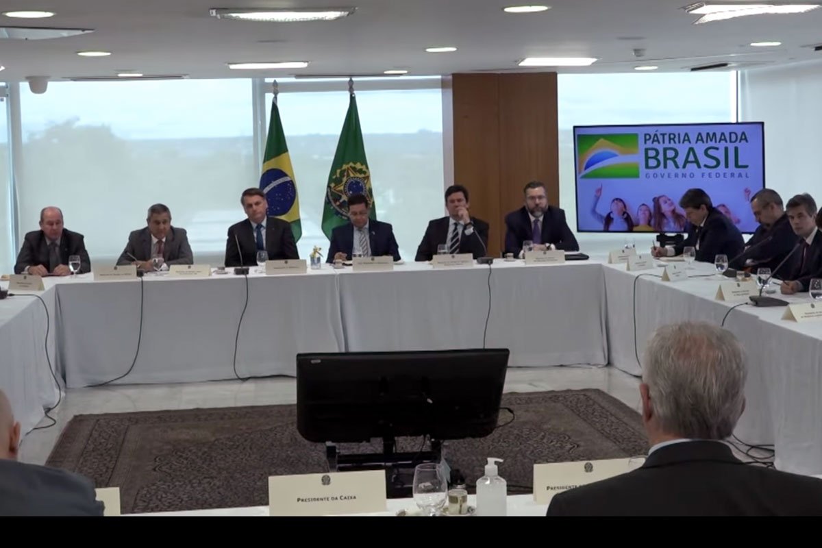 reprodução videos do presidente bolsonaro e ministros do STF divulgados