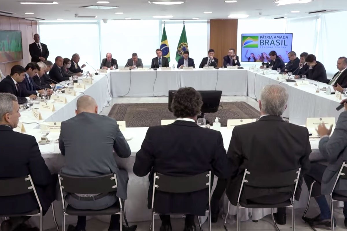 reprodução videos do presidente bolsonaro e ministros do STF divulgados