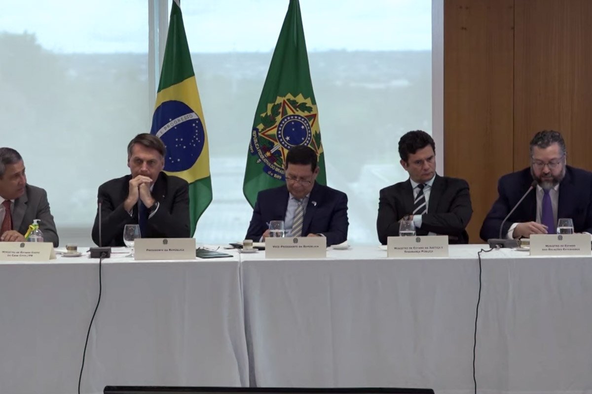 reprodução videos do presidente bolsonaro e ministros do STF divulgados