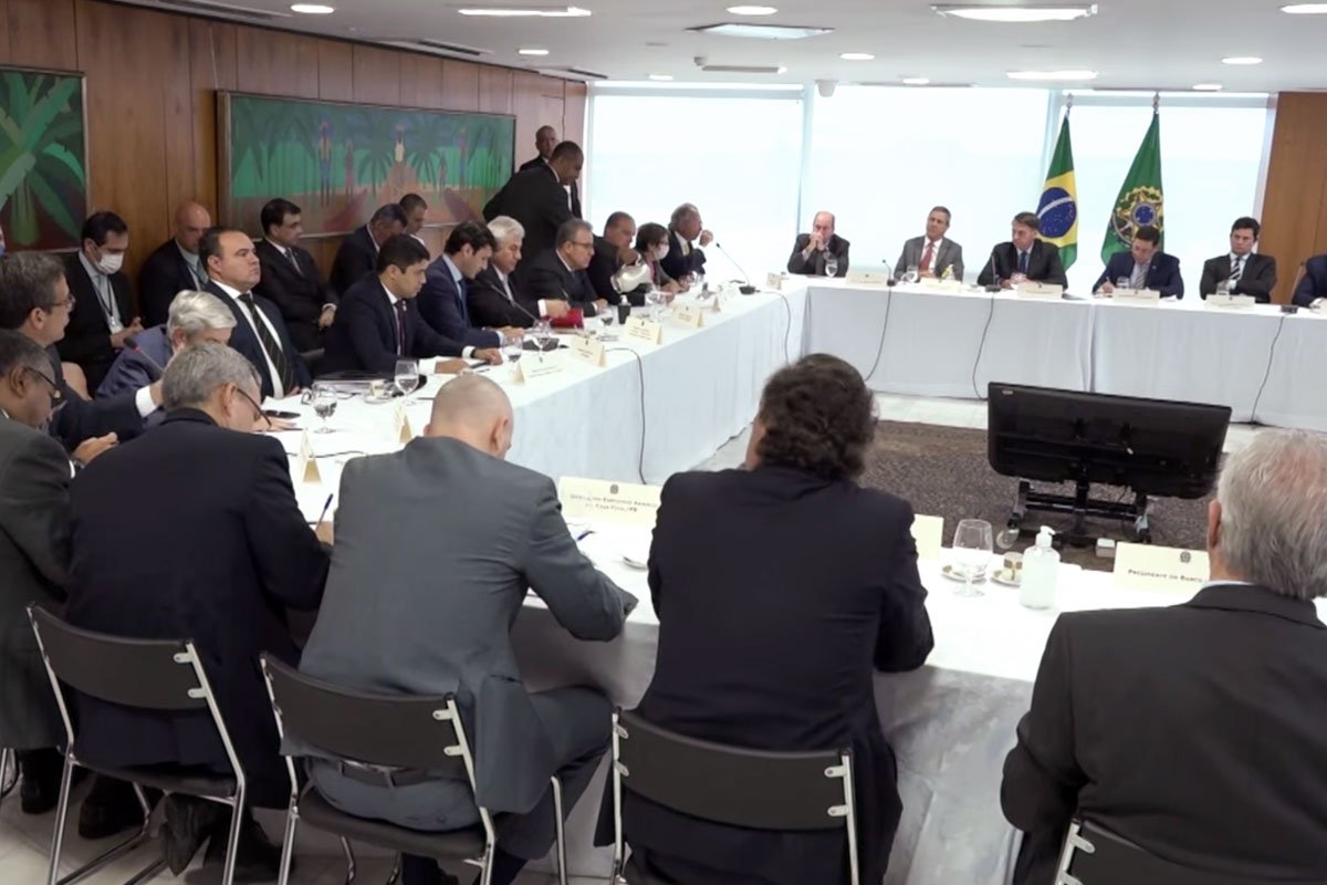 reprodução videos do presidente bolsonaro e ministros do STF divulgados