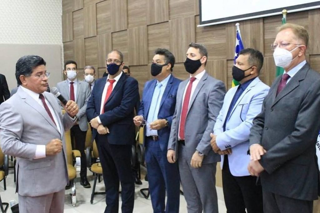 relações políticas do pastor gilmar santos, citado como integrante de suposto gabinete paralelo no ministério da educação