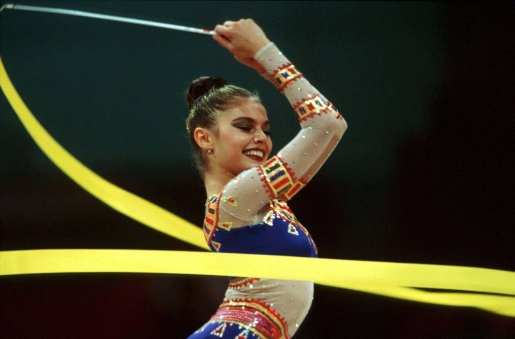 Alina Kabaeva competindo pela ginástica rítmica - Metrópoles
