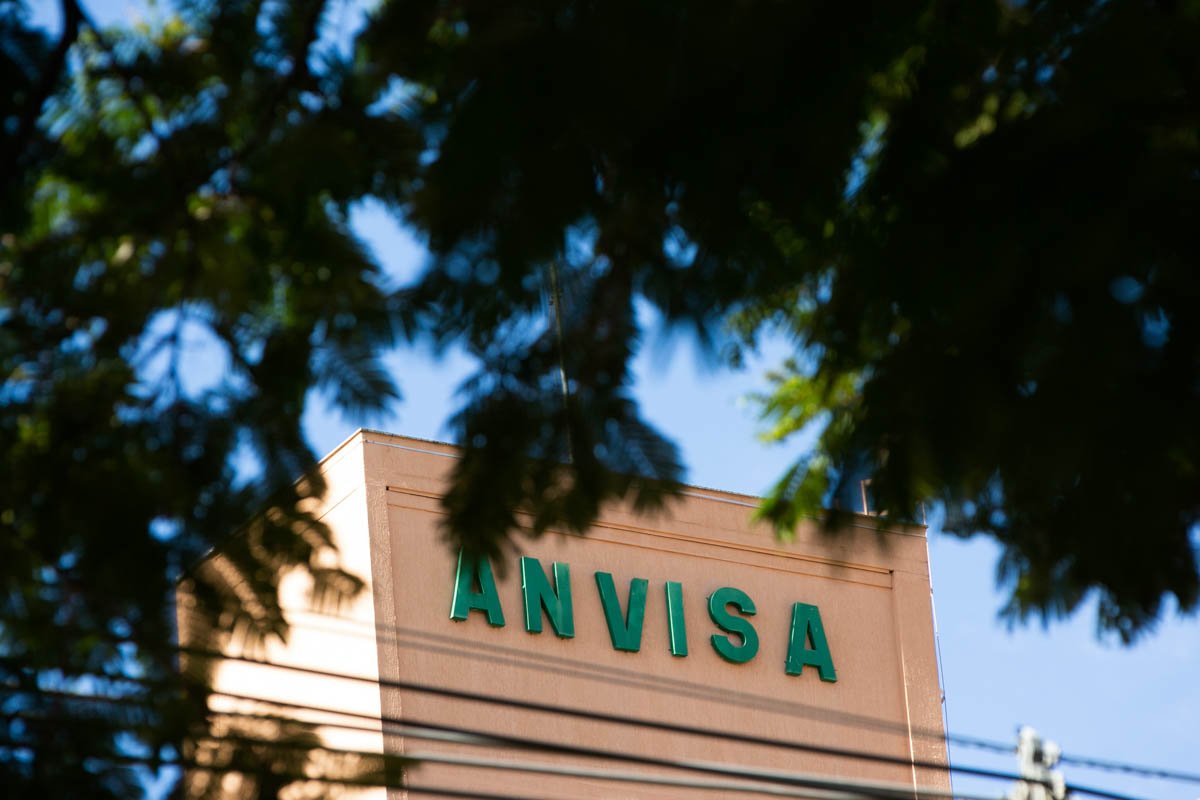 Anvisa aprova uso emergencial do molnupiravir, remédio contra