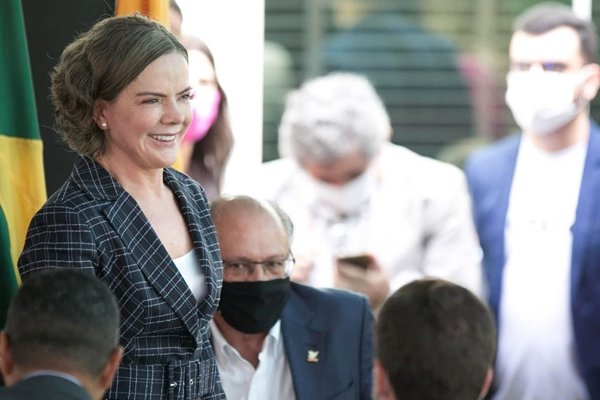 Gleisi Hoffmann convida Magela para coordenar campanha de Lula no DF