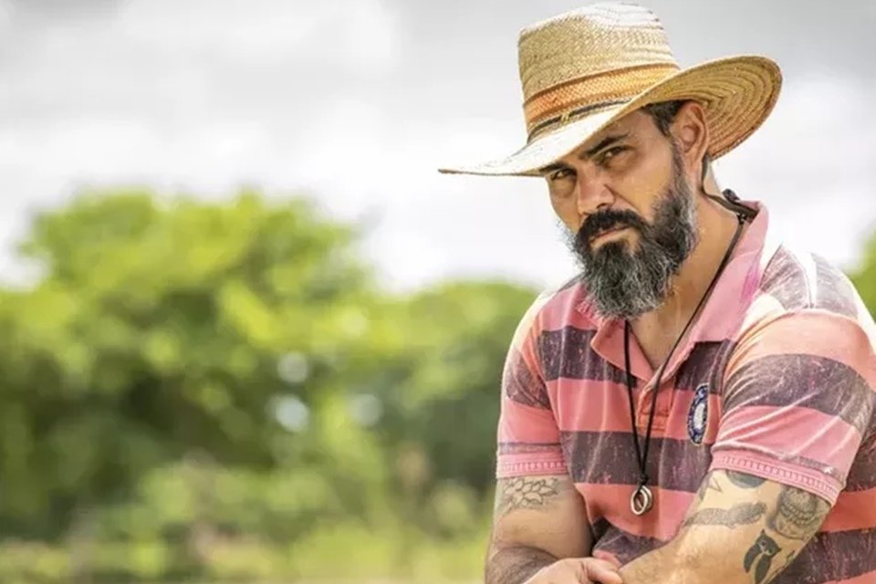 Juliano Cazarré interpreta Alcides no Pantanal e revelou que está curioso para a cena em que tem o órgão genital decepado