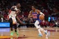Técnico e craque do Miami Heat trocam ofensas em jogo: “Tá maluco?”