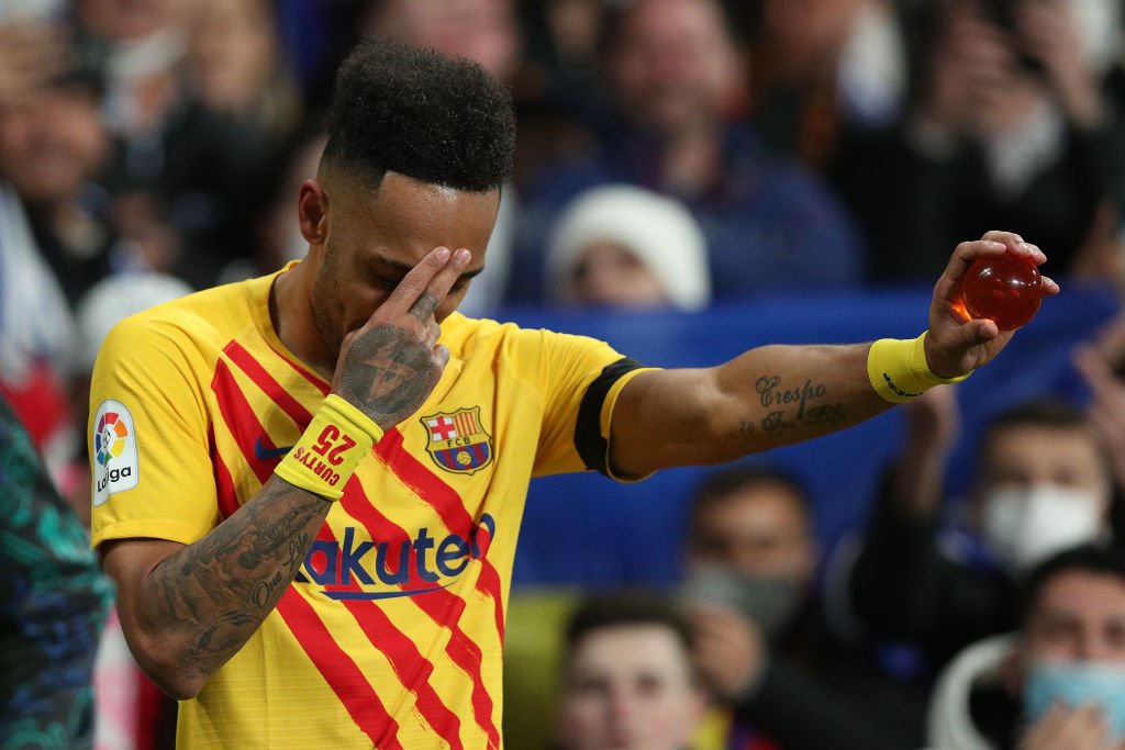 Aubameyang comemora segundo gol no Real Madrid imitando Goku, personagem do anime Dragon Ball