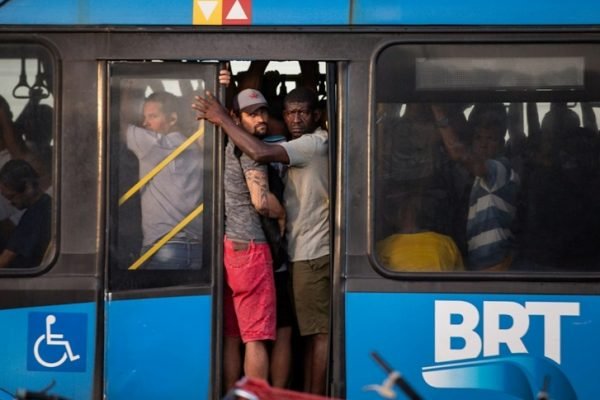 Ônibus lotados na cidade do Rio
