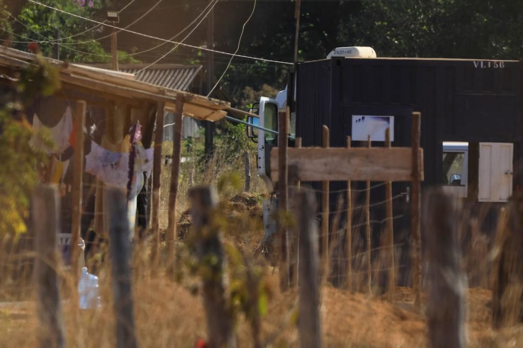 Invasão de terra na região entre a fazenda Santa Prisca e DF 001 no km 41