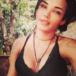 Travesti com roupa preta