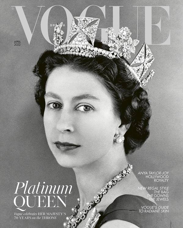 Rainha Elizabeth na capa da Vogue em preto e branco