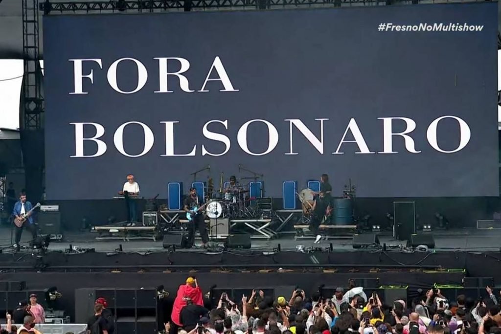 Fresno band takes a stand against Bolsonaro during show at Lollapalooza