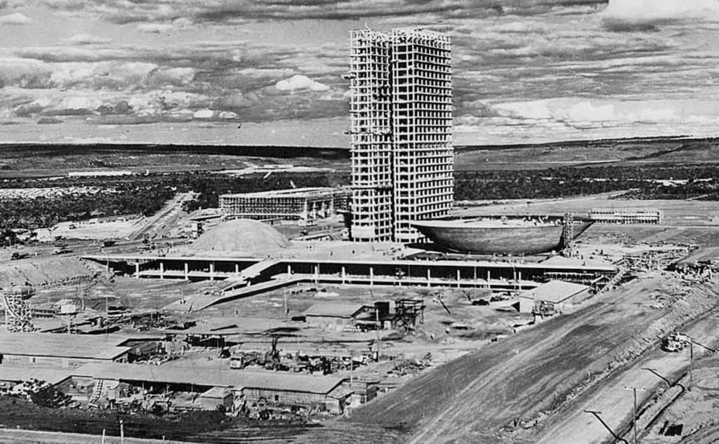 Em Brasília, o concreto armado perdeu a crueldade e virou poesia