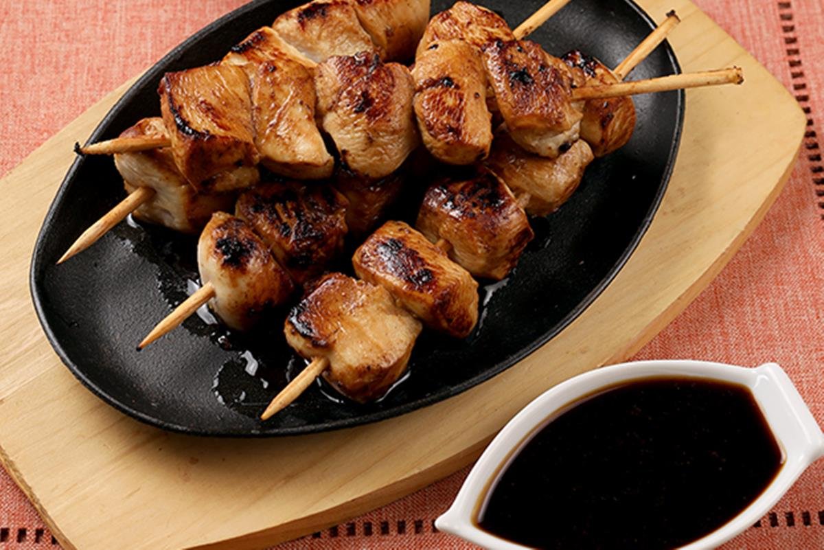 Yakitori (espetinhos de frango ao estilo japonês)