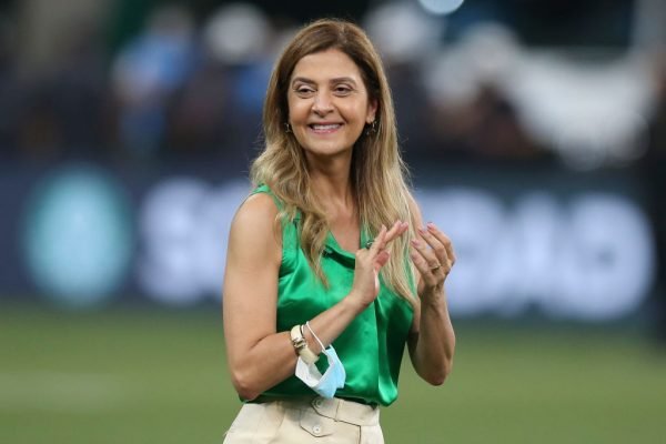 Leila Pereira, presidente do Palmeiras, após o clube ser campeão da Recopa Sul-Americana contra o Athletico Paranaense