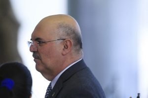 Ministro da Educação, Milton Ribeiro em dia Nacional do Voluntariado. Ele não usa máscara e está de terno - Metrópoles