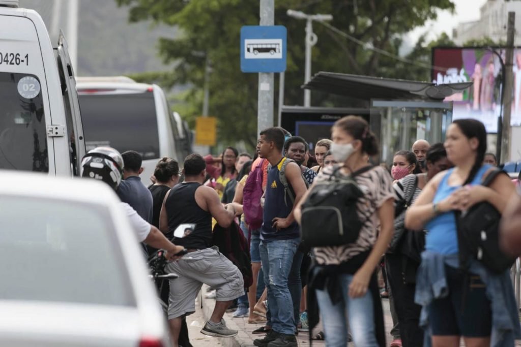 Cariocas enfrentaram o caos com a greve de rodoviários do BRT e de parte dos ônibus comuns