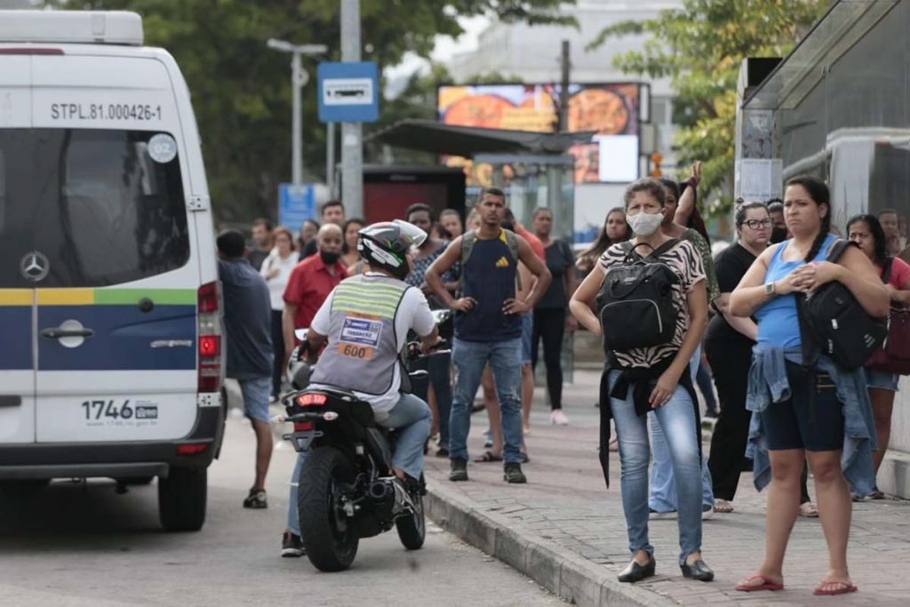 Cariocas enfrentaram o caos com a greve de rodoviários do BRT e de parte dos ônibus comuns