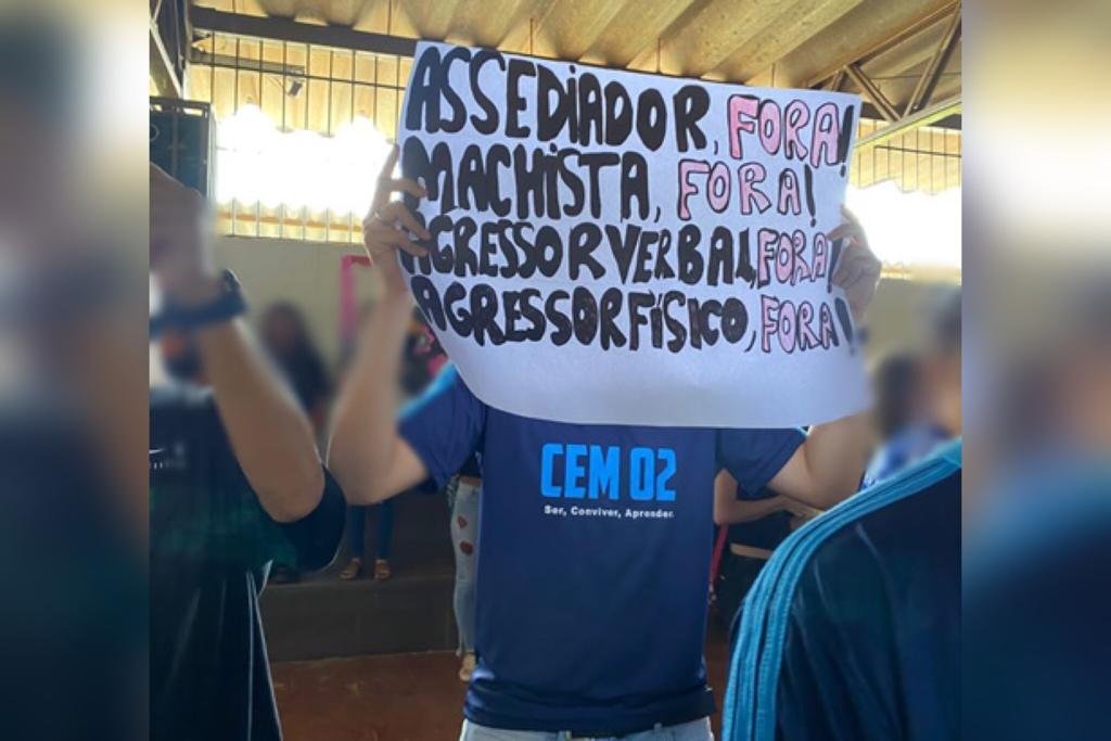 Alunos protestam contra assédio em escola pública do DF- Metrópoles