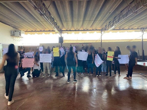 Alunos protestam contra assédio em escola pública do DF- Metrópoles